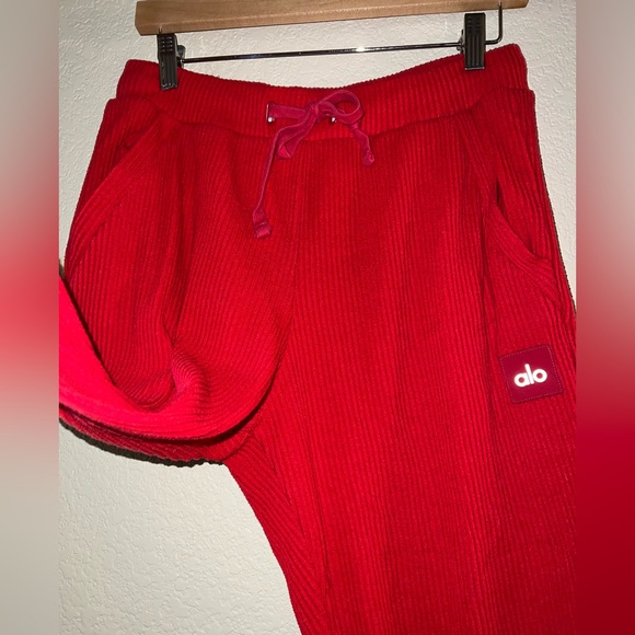 Alo Muse Ribbed Jogger - Red - Picture 4 of 6